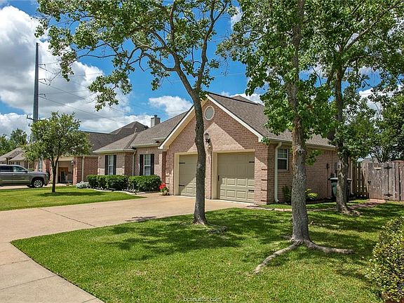 3rd image of 3009 Broadmoor Dr