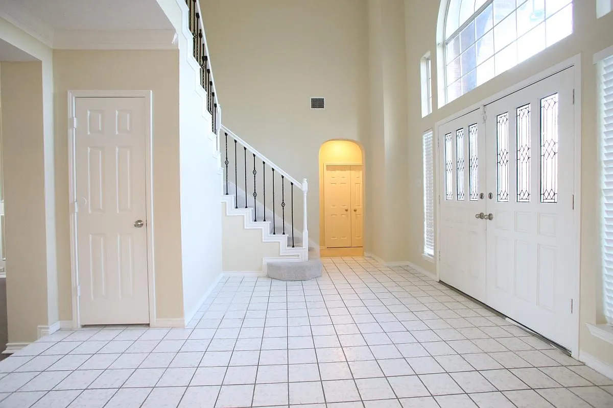 4 bed, 2863 sqft, $3,350 — Photo 2
