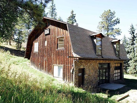 Exterior of the 2 bedroom/2 bath carriage house