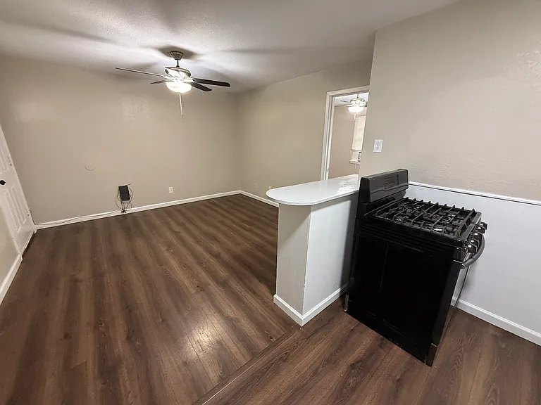 207 Wolf St #B — Photo 13