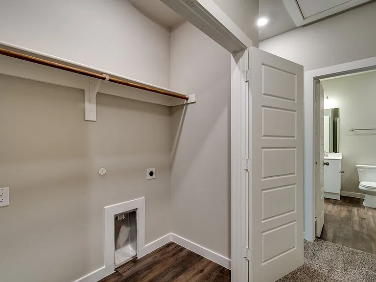 737 Wheatfield Dr — Photo 7