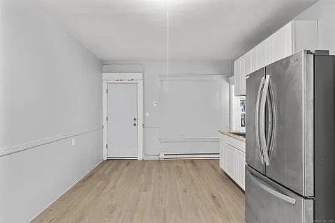 3rd image of 77 Wall St #3