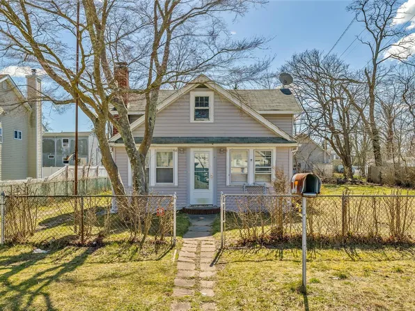14 E Cedar Road, Mastic Beach, NY 11951