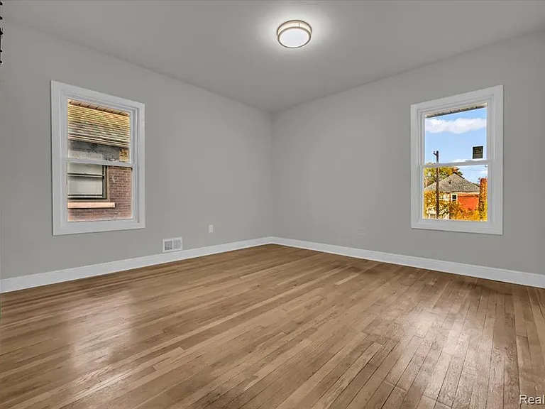 1502 Virginia Park St — Photo 15