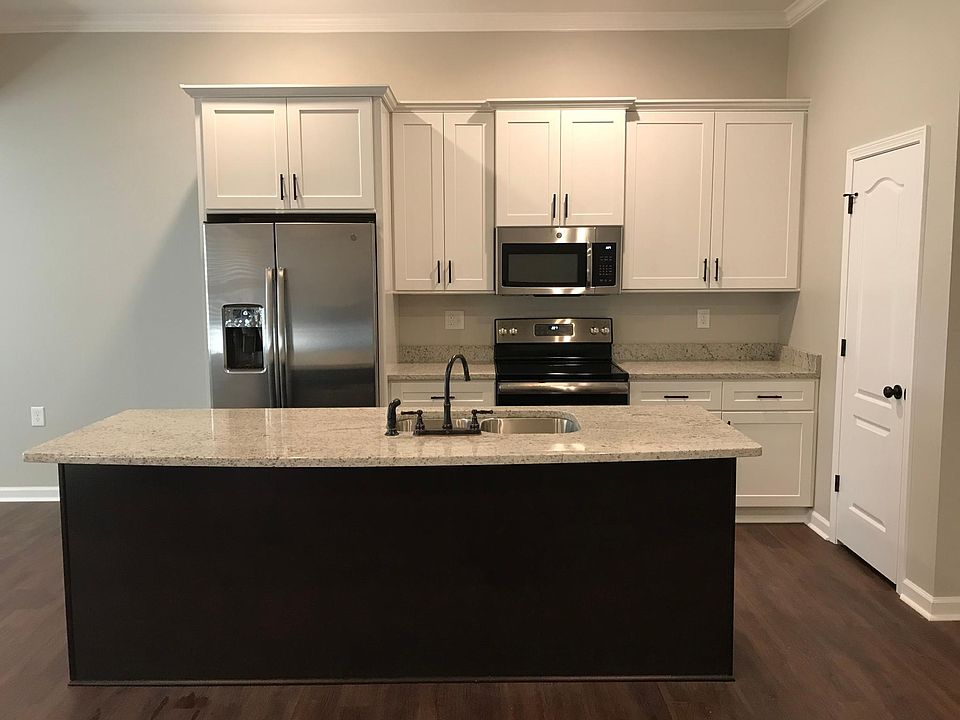Custom kitchen with quartz countertops