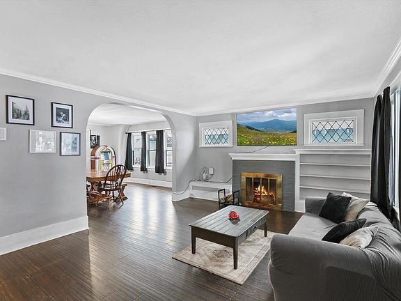 2nd image of 2521 E Queen Ave