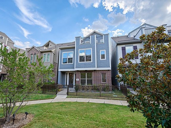 2nd image of 1047 Manacor Ln