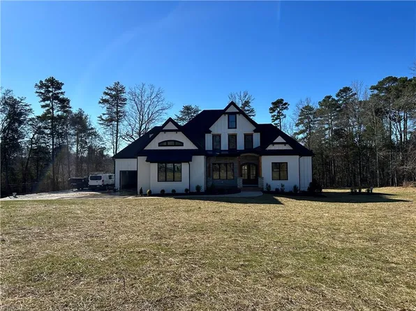 5089 Harvestview Dr, Mebane, NC 27302