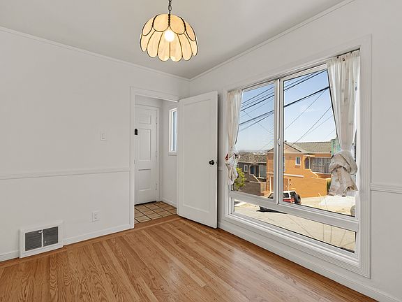 4th image of 318 Allison St