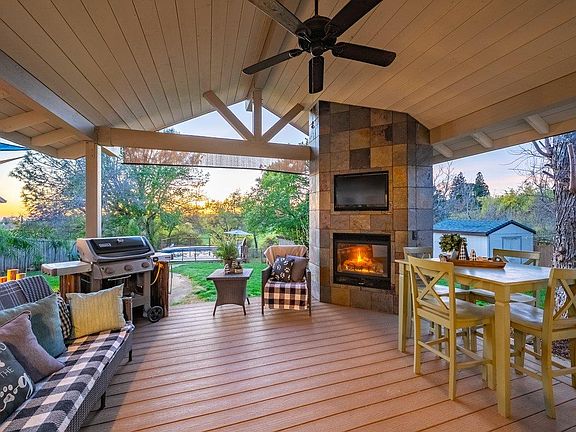 3rd image of 1822 Crockett Rd