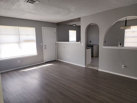 3rd image of 4113 Bonaparte Blvd