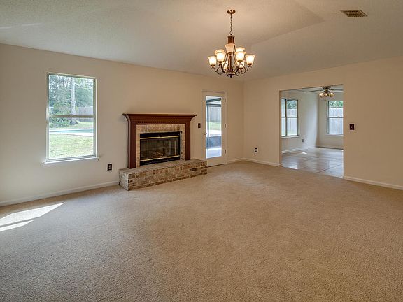 4th image of 841 Donegal Ct