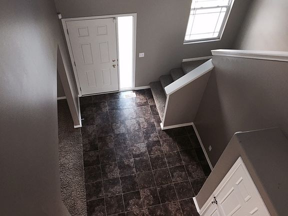 Tiled, 2 story entry