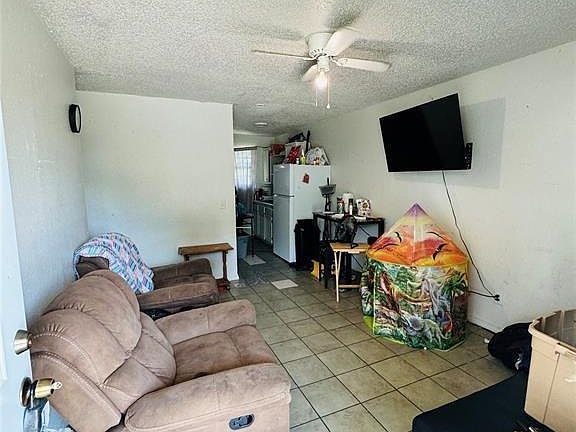 5th image of 427 SE 17th St