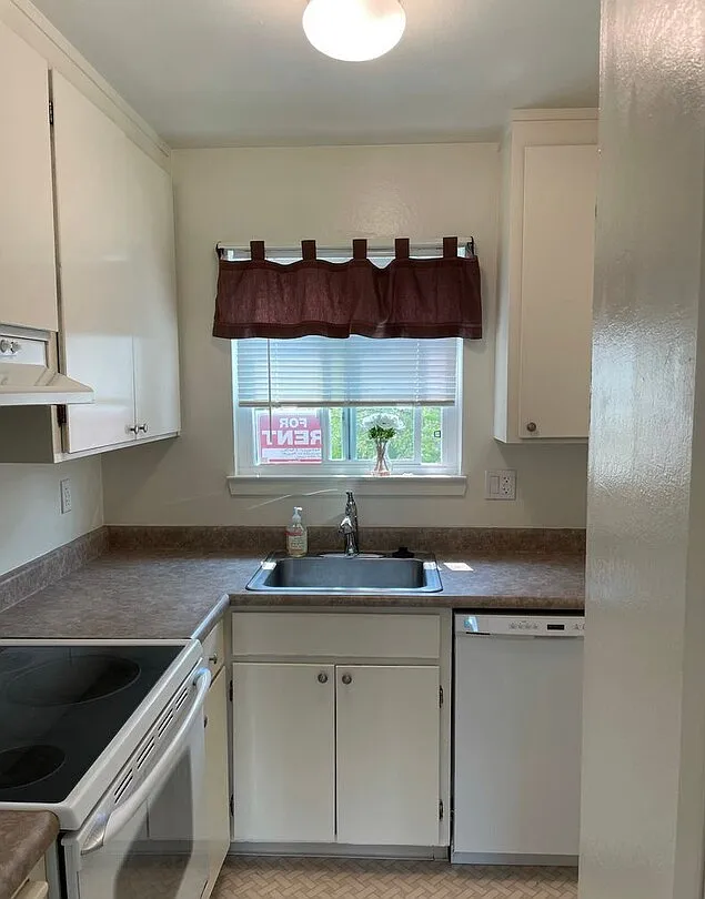 2 bed, 1.5 bath, 895 sqft, $2,795 — Photo 2