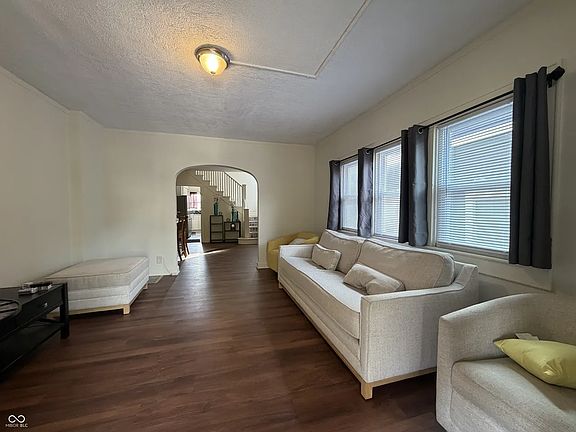2nd image of 3671 Birchwood Ave