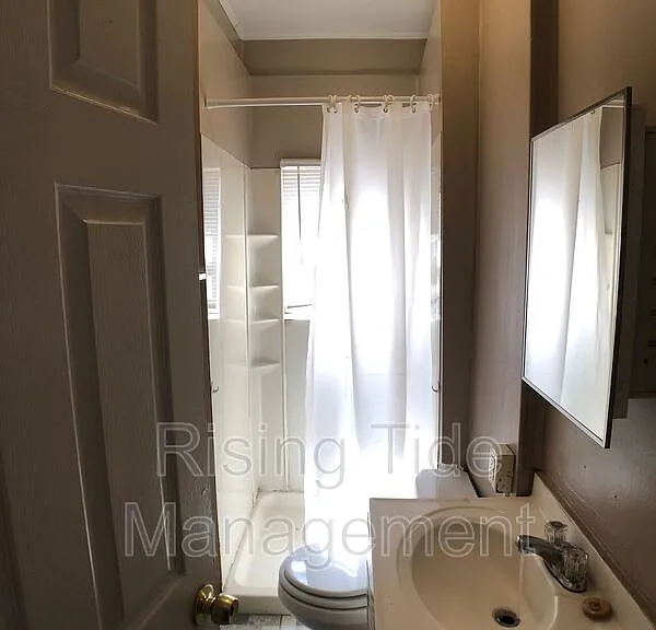 1208 Waverly St — Photo 7