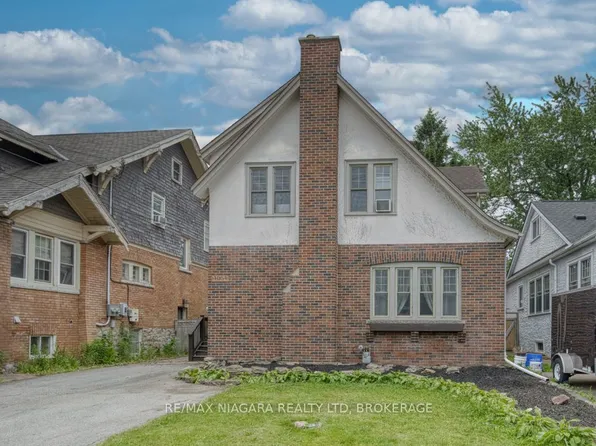 4864 Simcoe St, Niagara Falls, ON L2E 1V9