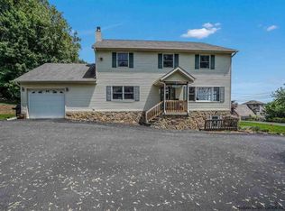 568 Shore Dr, New Windsor, NY 12553