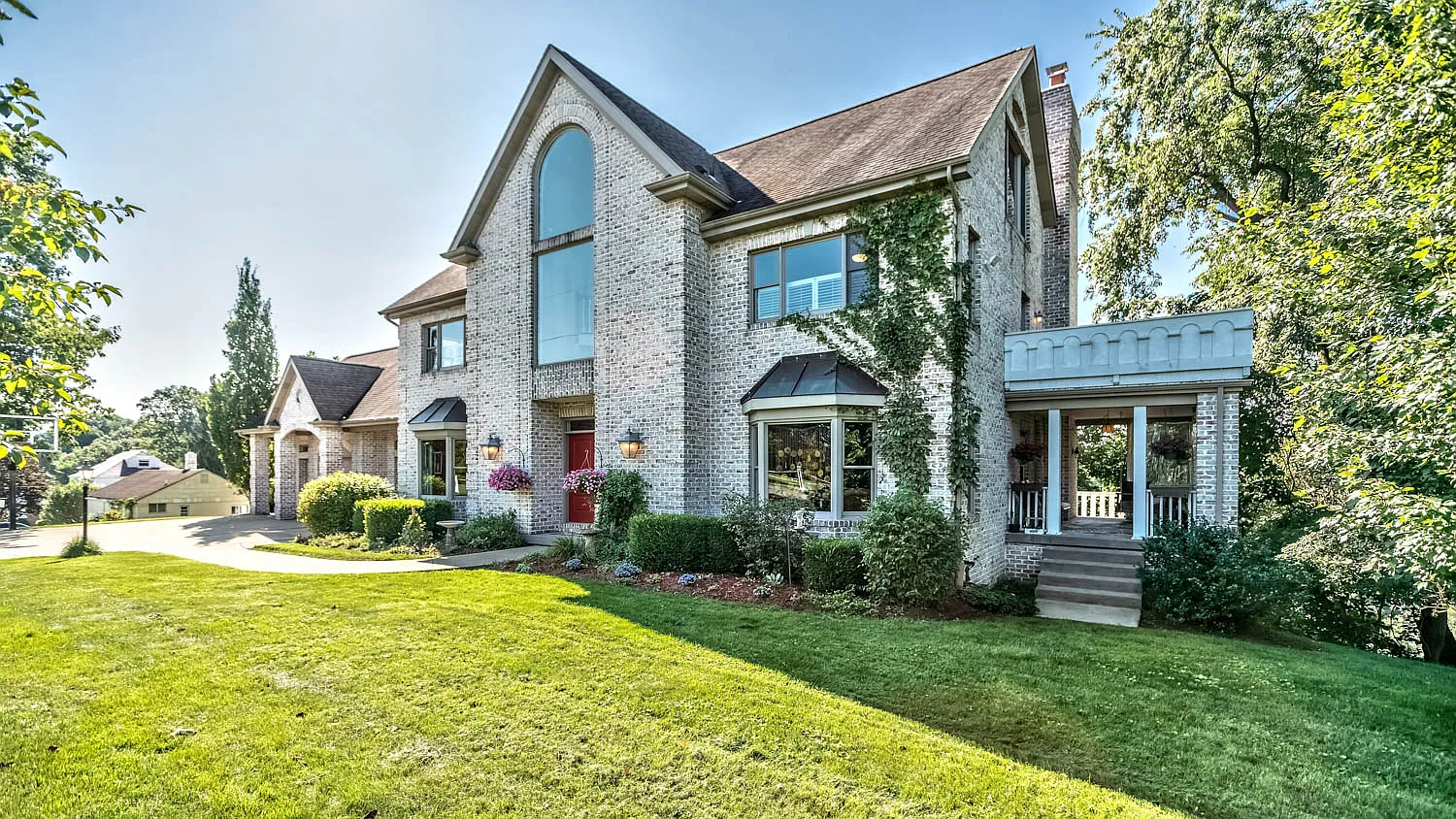 120 Shangri Ln photo 1