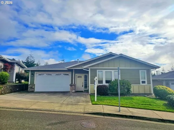 953 Inlet Loop, Coos Bay, OR 97420