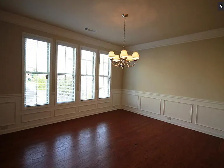 1304 Hopkins Dr — Photo 9
