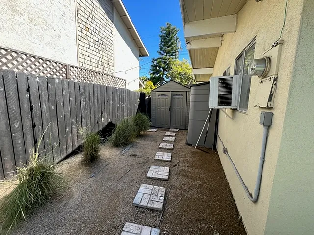 2316 Santa Ana Ave — Photo 10