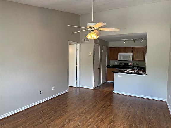 4th image of 3900 Woodchase Dr APT 158