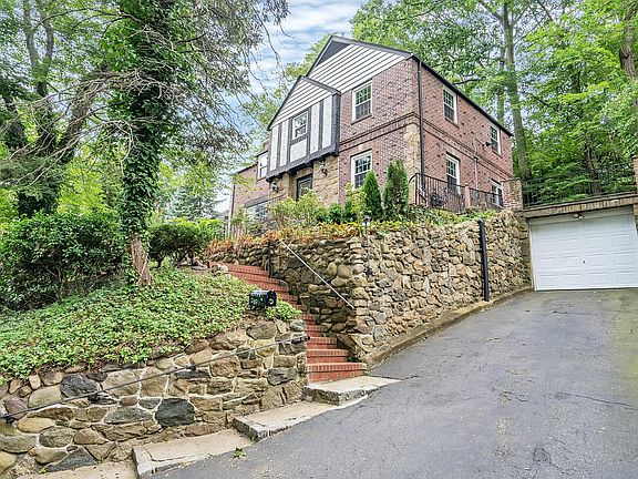 3rd image of 13 Sinclair Martin Dr