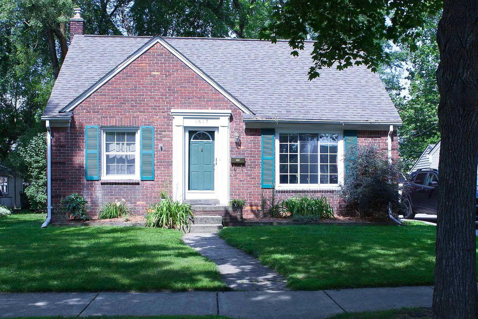 1617 N Maple Ave photo 1