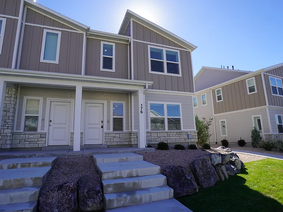 176 W 925 N