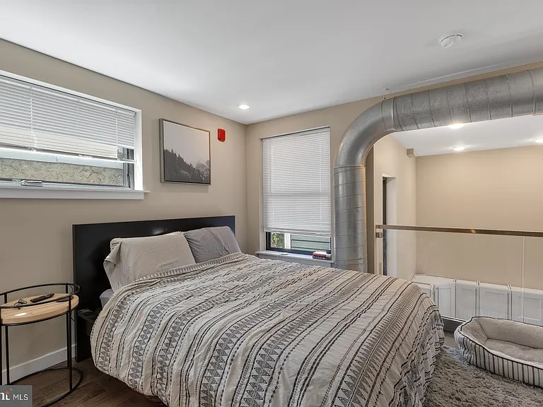 1142 Crease St #2L — Photo 12