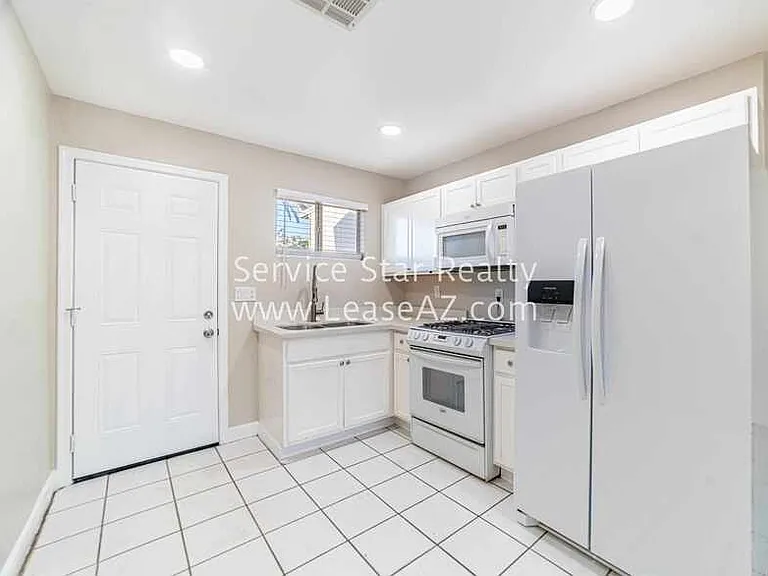 5460 W Palmaire Ave — Photo 5
