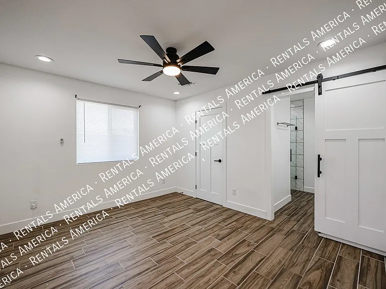 526 S Crismon Rd — Photo 25