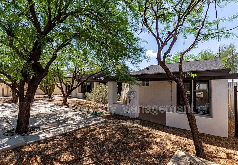 1526 E Griswold Rd — Photo 23