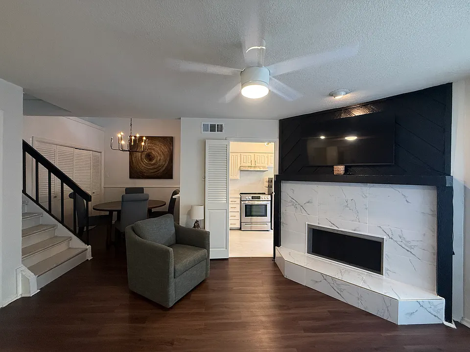 336 Melrose Dr #8A