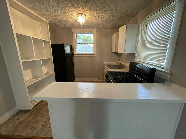 143 Tremlett Ave #D — Photo 13
