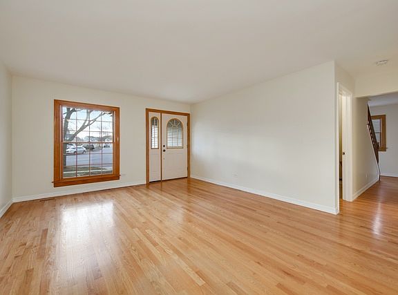 3rd image of 7032 Buckingham Cir