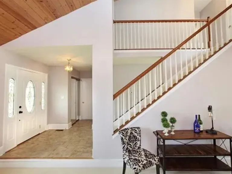 649 Sanders Ct — Photo 3