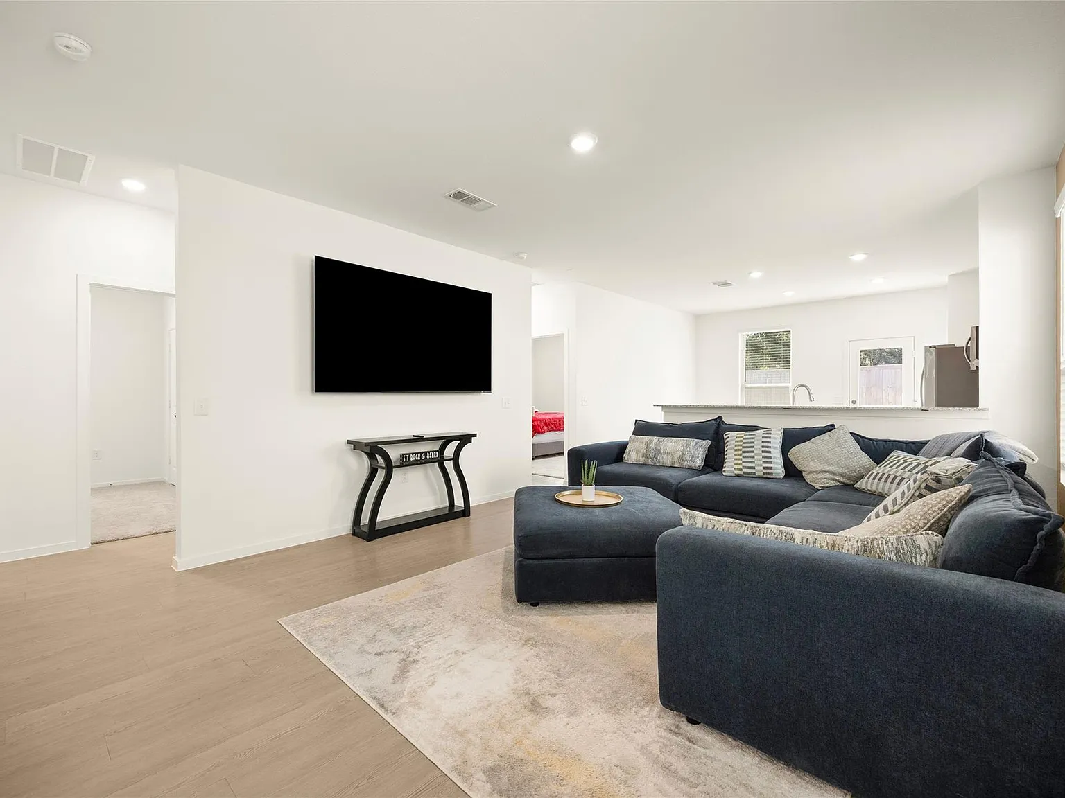 3 bed, 2.0 bath, 1278 sqft, $1,850 — Photo 3