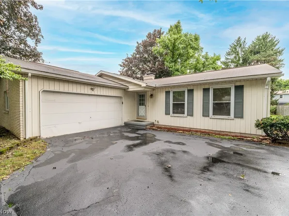 106 Stoney Creek Ct, Youngstown, OH 44512