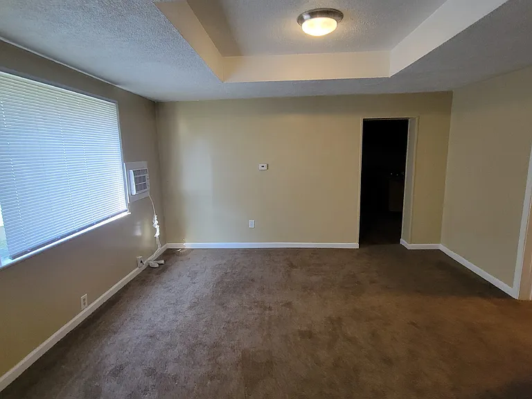 1450 Blaine Ave — Photo 4