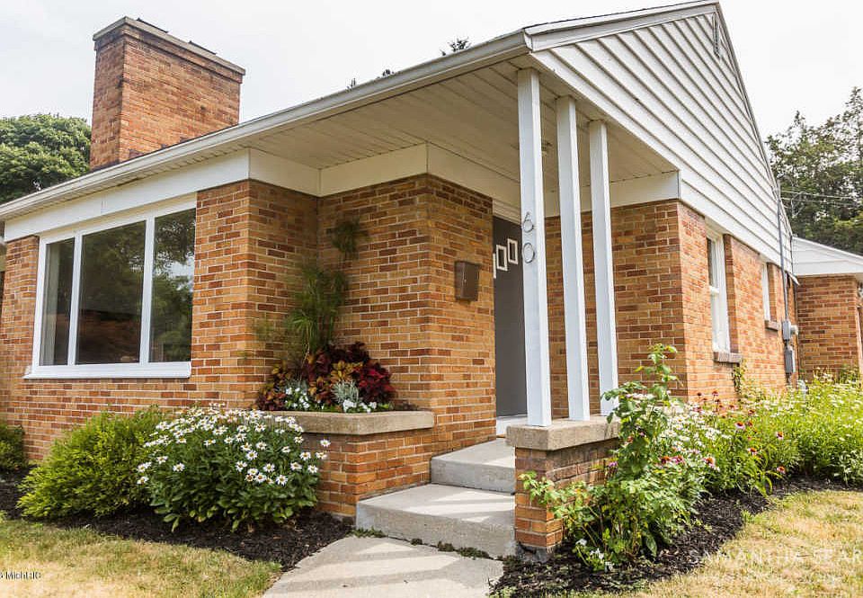1st image of 60 Somerset Dr NE