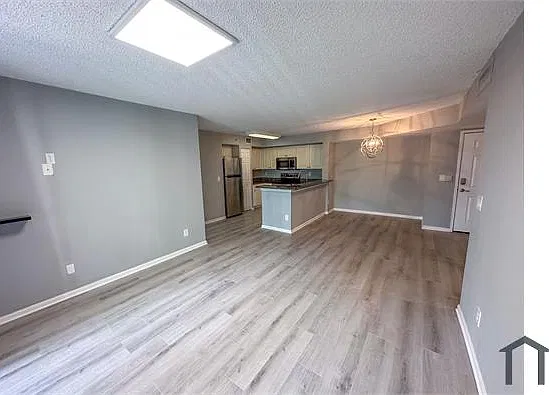 2 bed, 1042 sqft, $1,750 — Photo 2