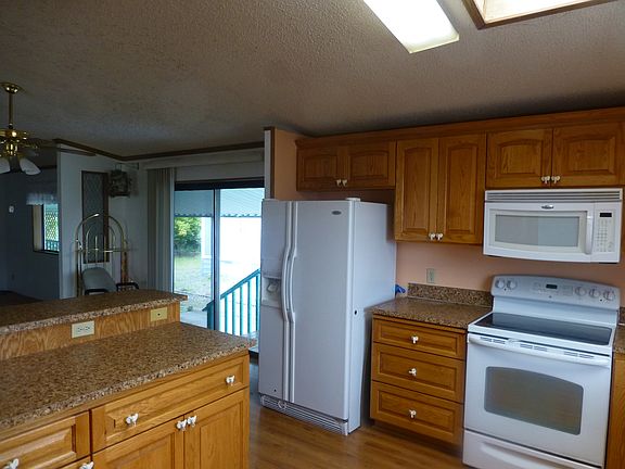 3rd image of 16600 25th Ave NE Unit 148