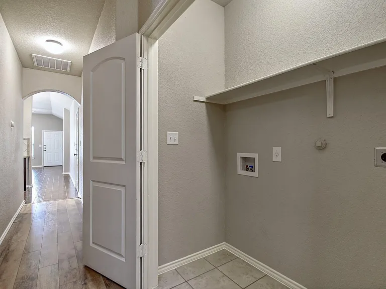 577 Creekside Cir — Photo 17