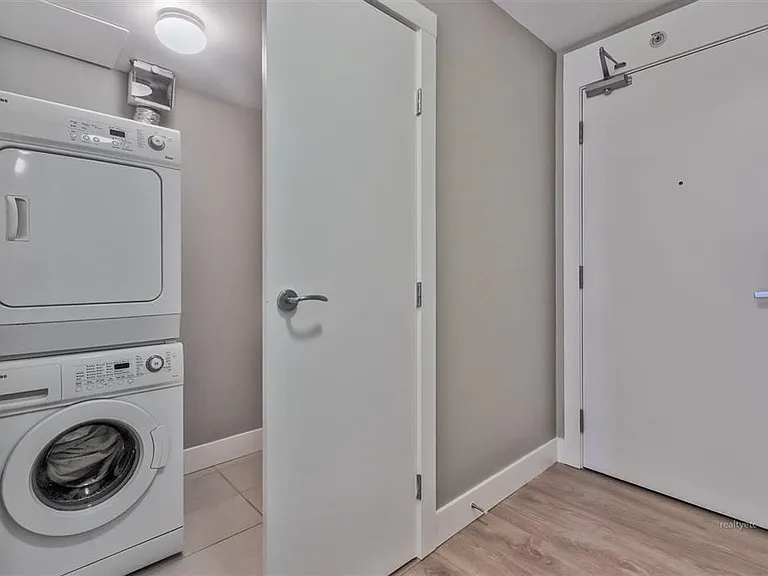 565 Smithe St #100X — Photo 15