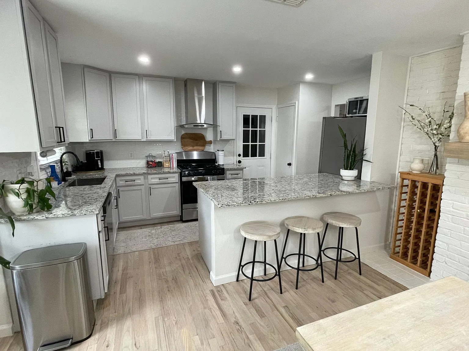 3324 Darvany Dr — Photo 4