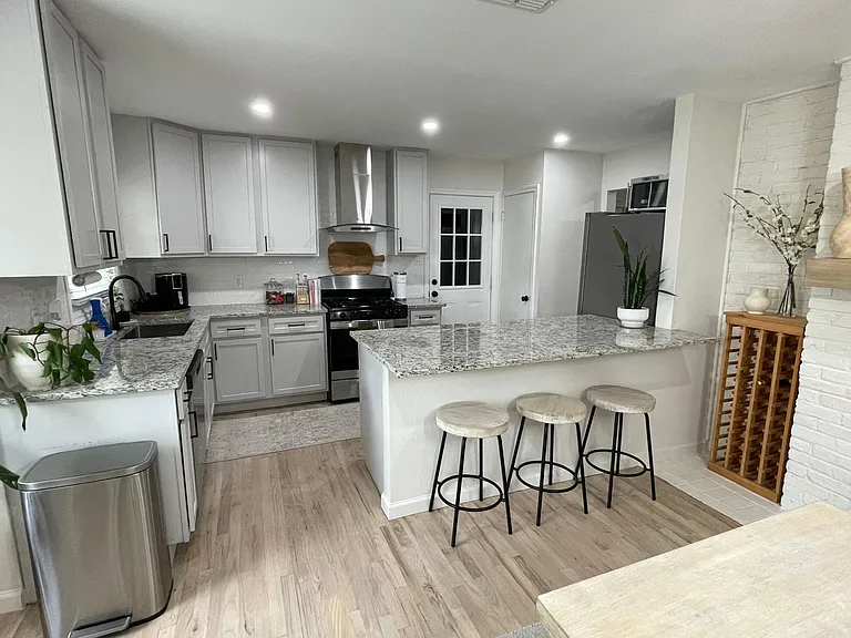 3324 Darvany Dr — Photo 4