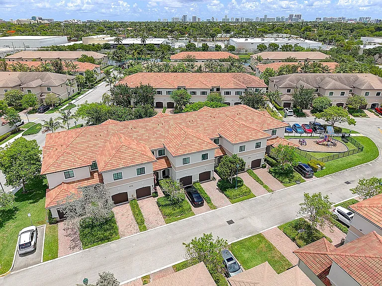 4236 N Dixie Hwy #132 — Photo 31